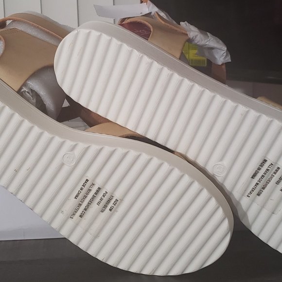 Tan Gladiator Styled Flats - Picture 5 of 5